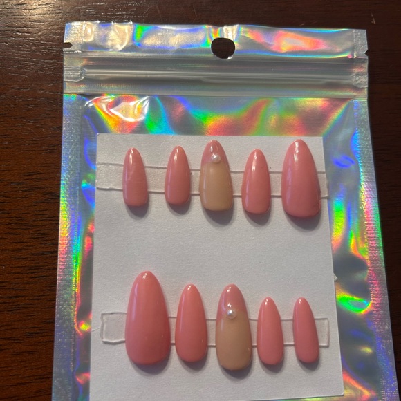 🆕💗Pink Pearl Full Set Glue on Nails - Picture 2 of 7